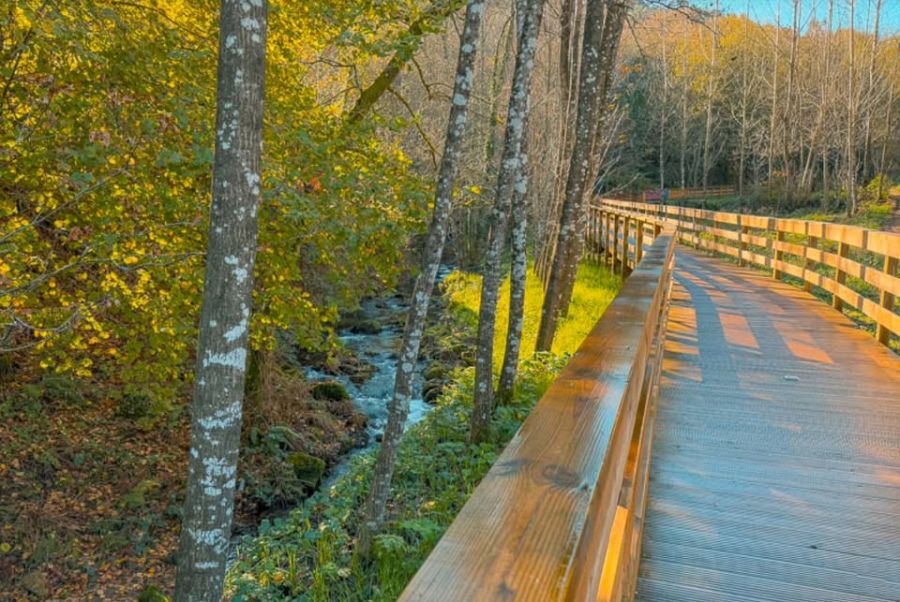 Caminhada pelos passadiços de Vizela até à cascata de Rompecias.