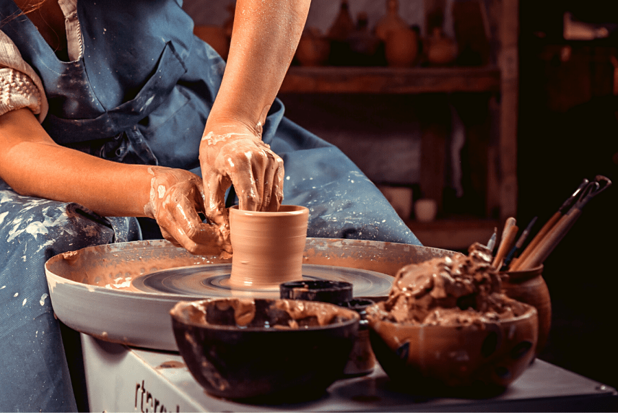 Oficina Tradicional de Olaria | Traditional Pottery Workshop