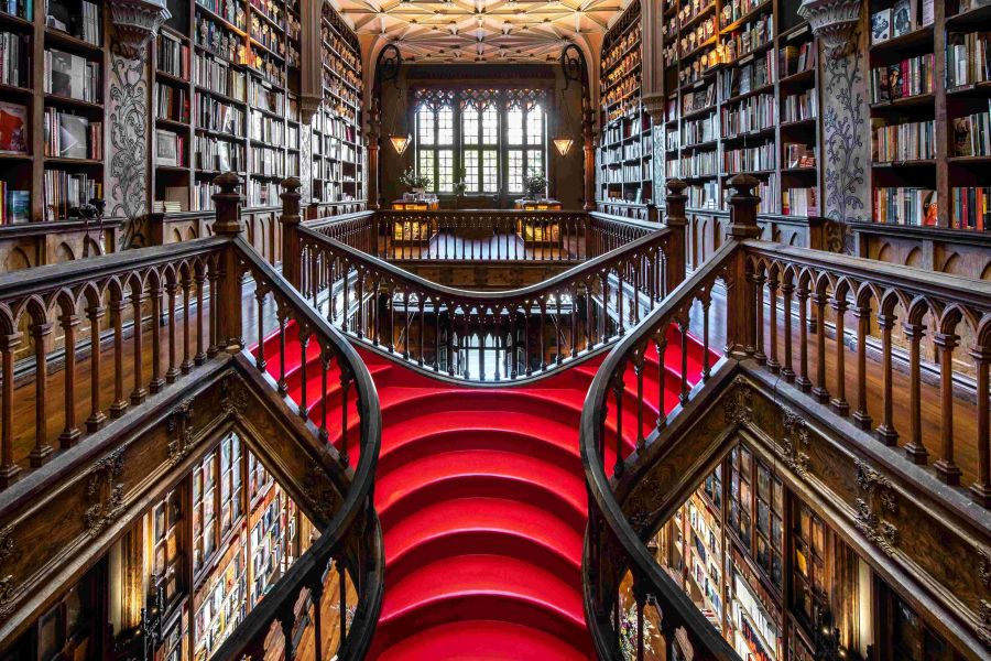 Livraria Lello faz 120 anos. A entrada é livre no dia de aniversário e os primeiros 120 visitantes recebem um livro
