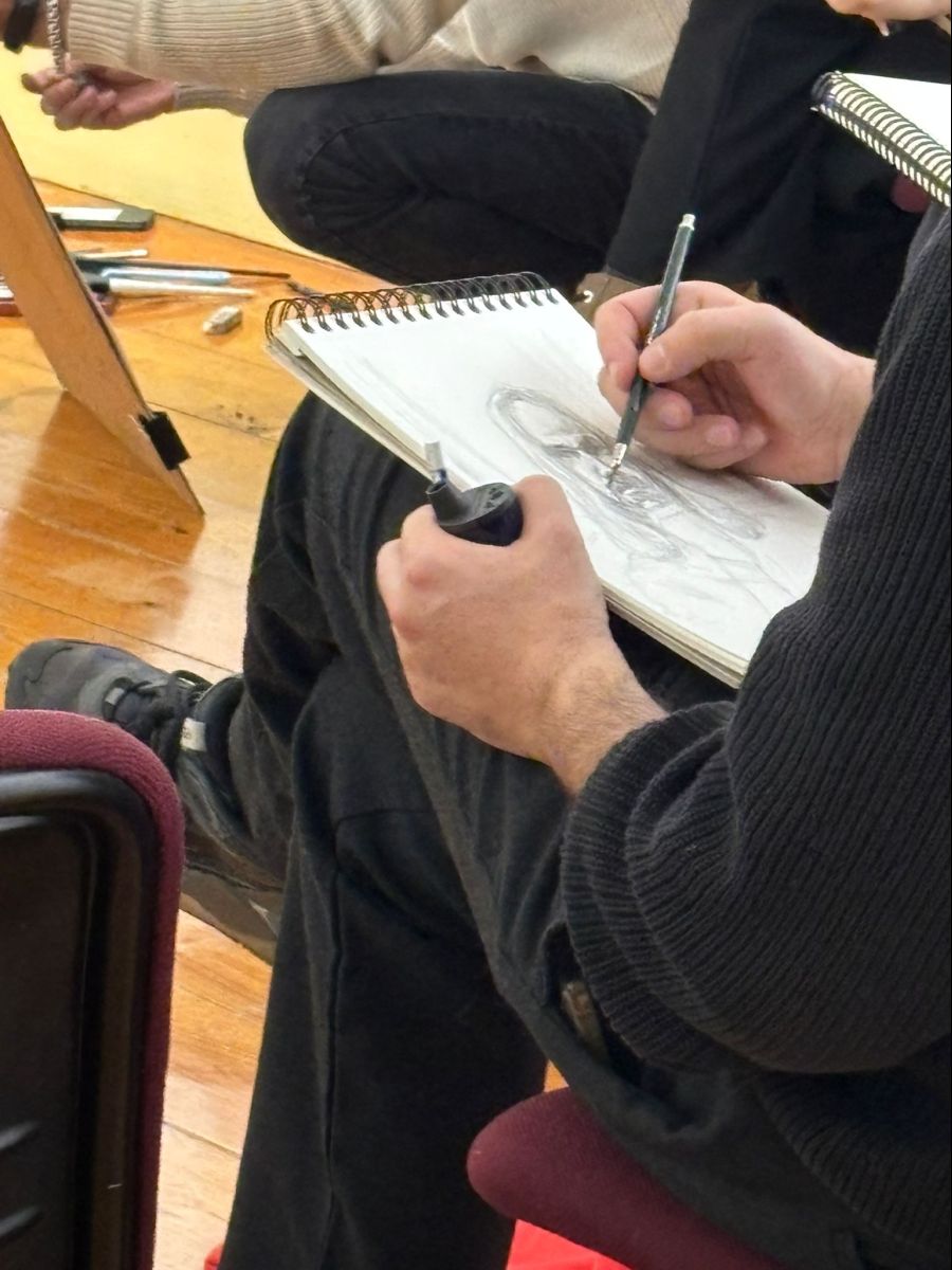 Sessão de desenho com modelo ao vivo