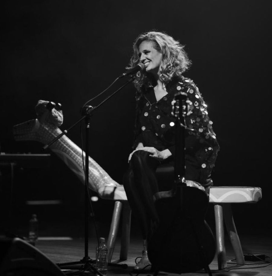 LETRUX encontro com a escritora, cantora, compositora e atriz brasileira CONVERSA MODERADA POR IVAN LIMA @oquecresciouvindo