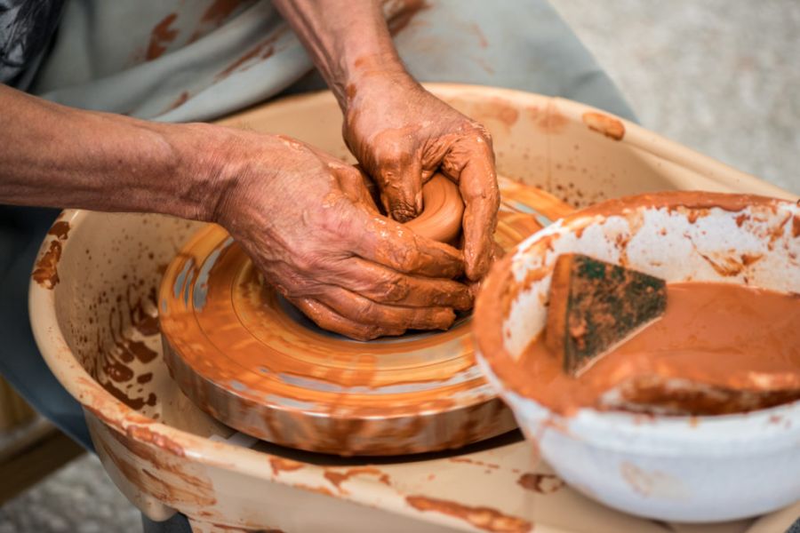 Oficina Tradicional de Olaria | Traditional Pottery Workshop