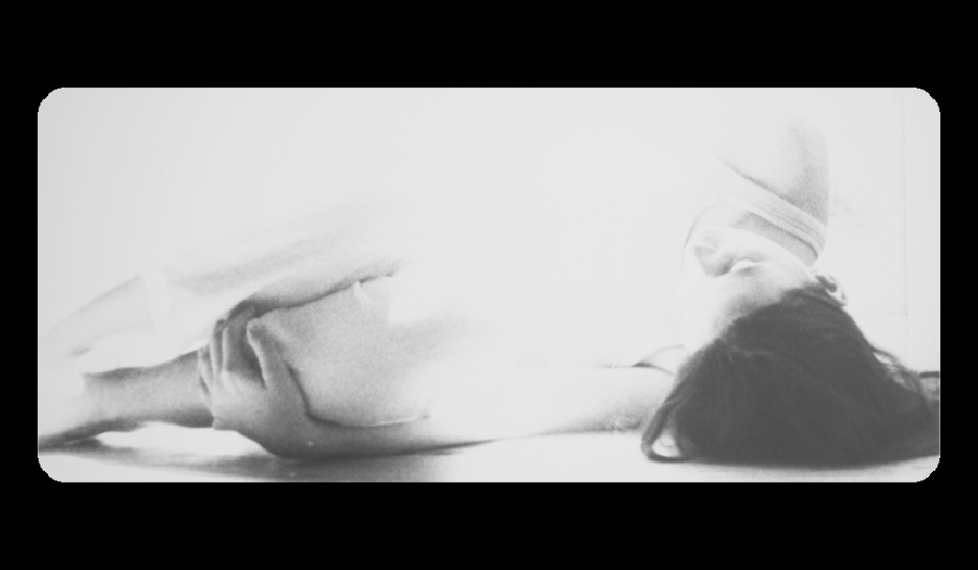 'Rosto Mão Coração' de Carolina Lino