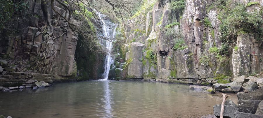 Cascata de Anços e Campo de Lapiás da Pedra Furada