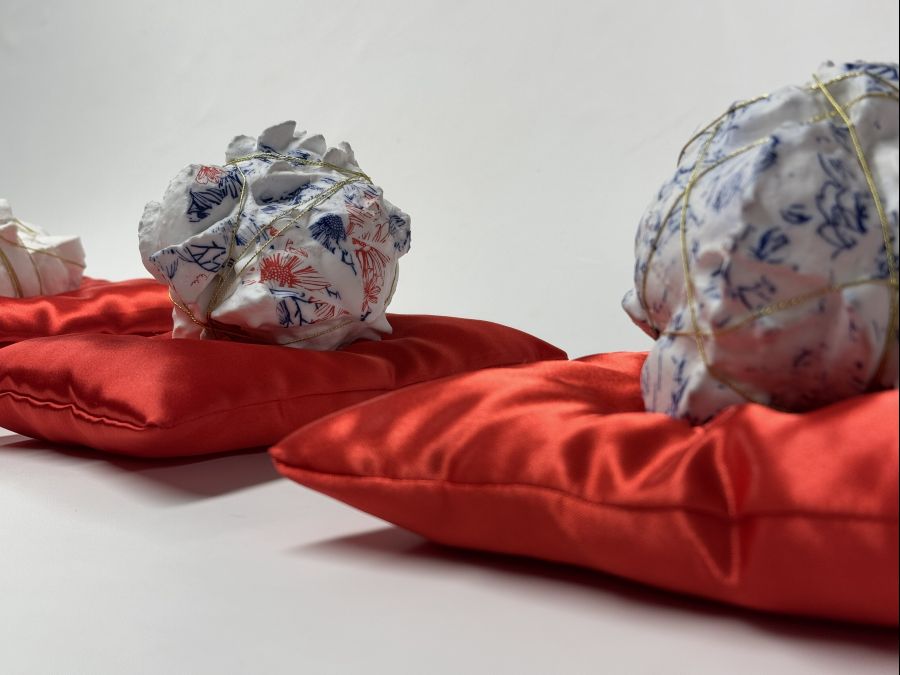 'Onde o Corpo Escuta a Matéria — Registos de um Corpo em Trabalho' de Sofia Beça