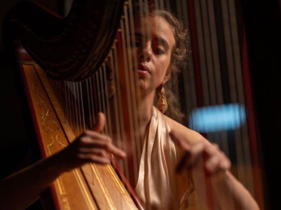 Maria Sá Silva, apresentação do álbum “Entre cordas: Eco de Paredes” 