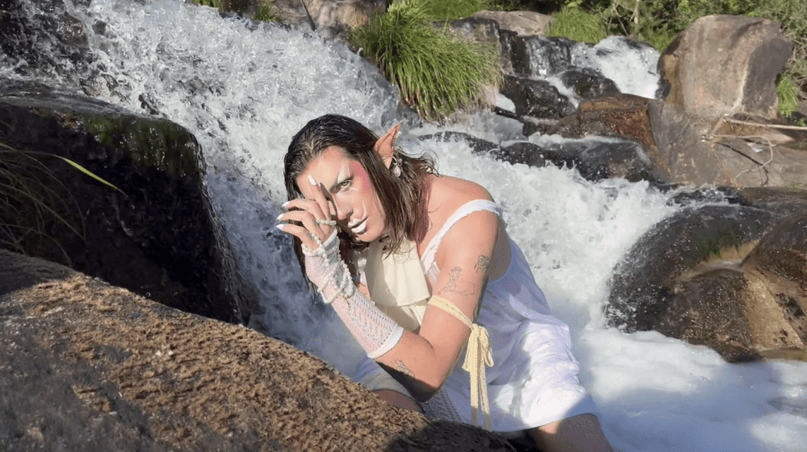 SESION DE ESCOITA CON MOURAE