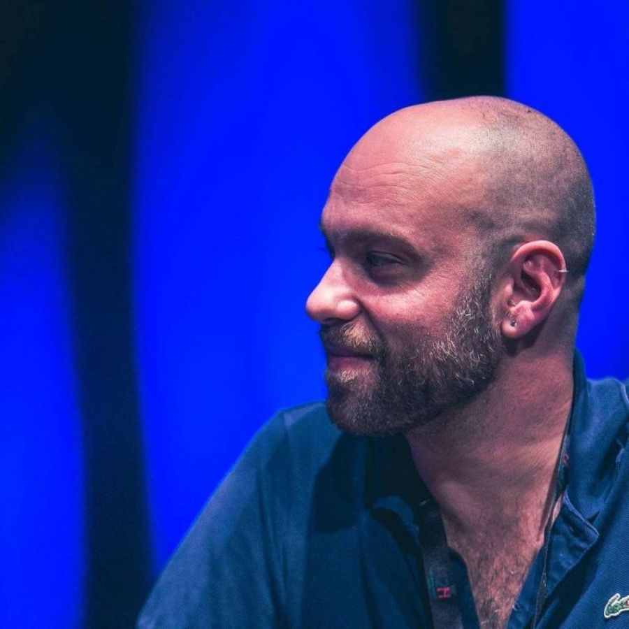 HUGO VAN DER DING APRESENTAÇÃO DO NOVO LIVRO ' UMA FAMÍLIA SURREAL'