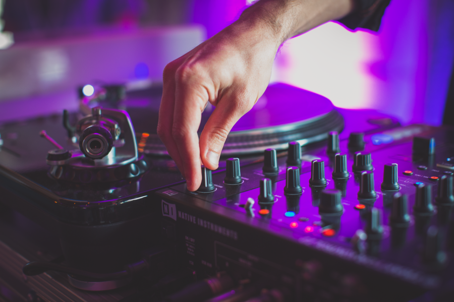 Concurso DJ - Women's Edition| Hard Rock Cafe Lisboa & Radio Oxigénio