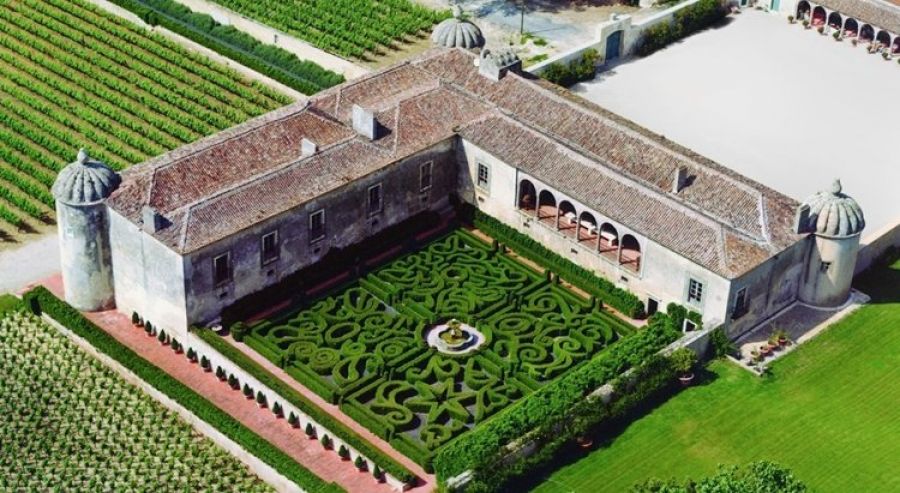 Visita Guiada ao Palácio da Quinta da Bacalhoa /jardins/Adega e Prova de Vinhos