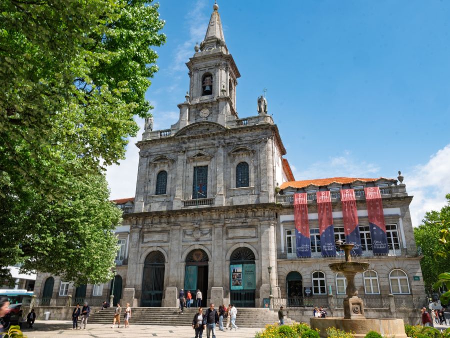 Conheça a maior igreja da cidade: Experience Trindade - Porto