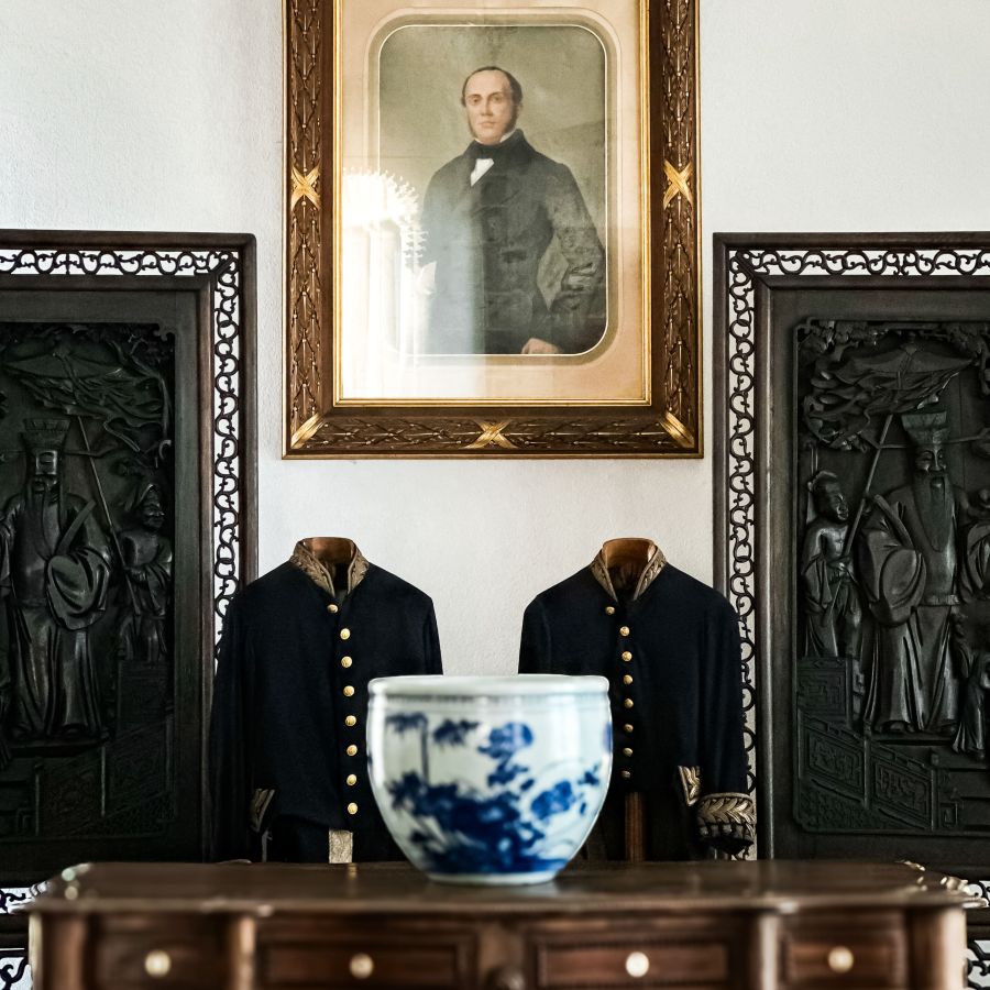 DEUS, LABOR ET CONSTANTIA / visita guiada ao Paço de São Miguel e Arquivo e Biblioteca Eugénio de Almeida
