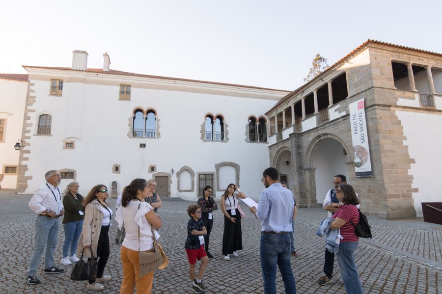 DEUS, LABOR ET CONSTANTIA / visita guiada 