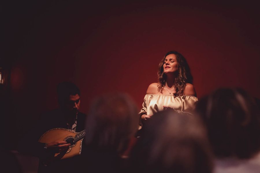 Fado em Lisboa : Espectáculo de Fado ao Vivo à Noite com Vinho do Porto