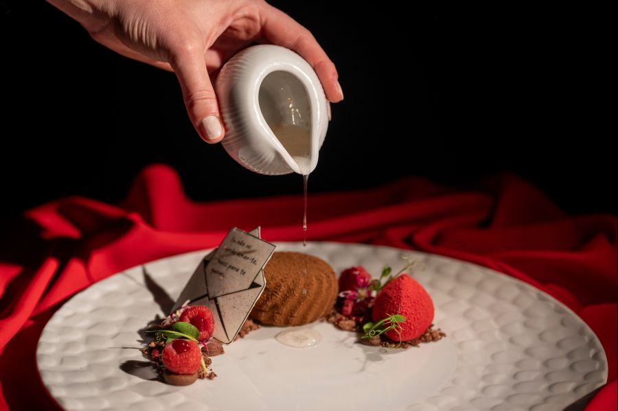 L’Égoïste Bar & Restaurant: um fim de semana para celebrar o amor com mistério, ousadia e sedução 