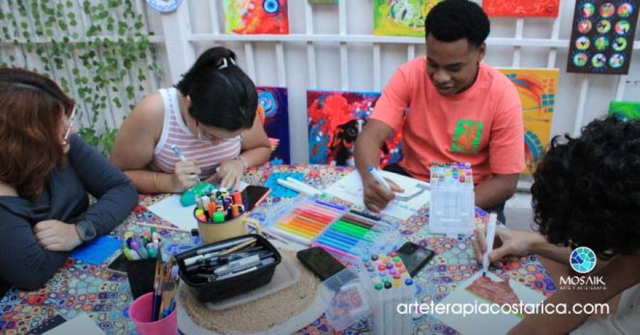 Club Creativo MOSAIK para Adolescentes