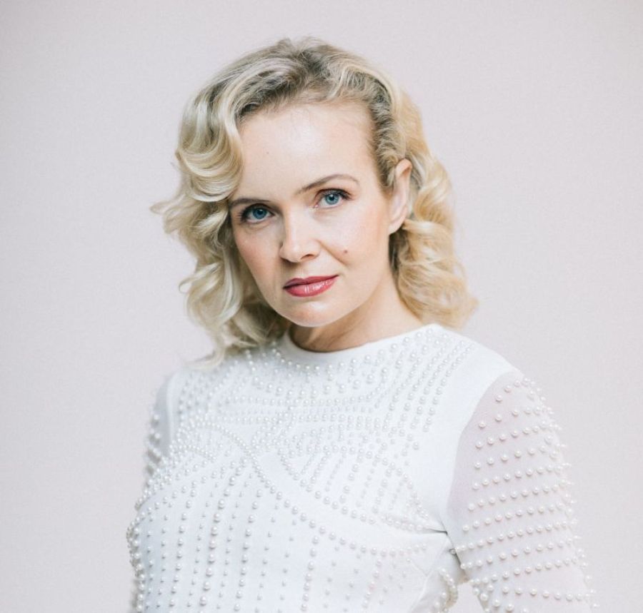 GABRIELA RELVAS Apresentação do livro 'A Confissão da Defunta'