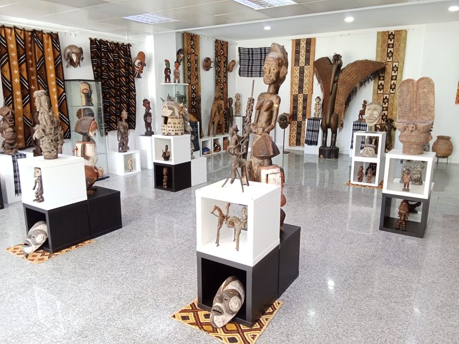'Raízes Ancestrais: A Essência da Arte Etnográfica'