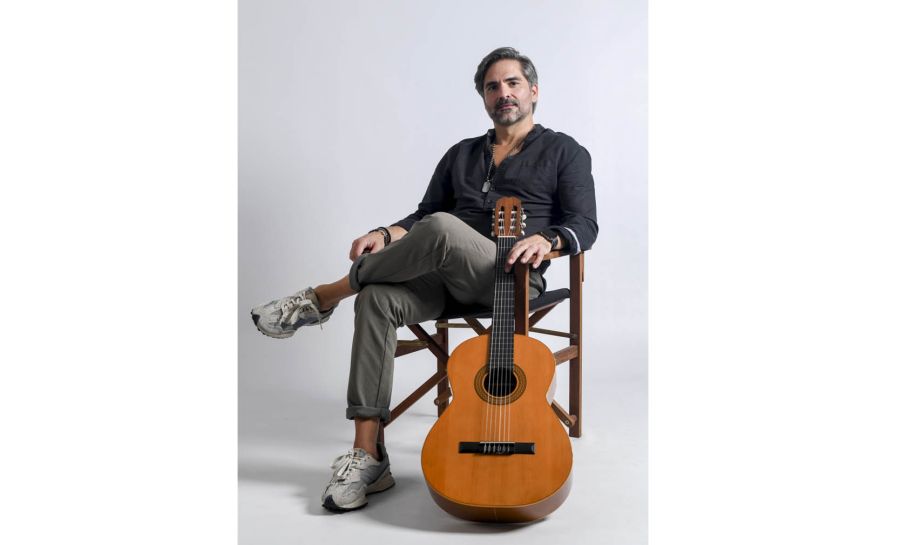 TRISTÃO DE ANDRADE APRESENTA POETA POP