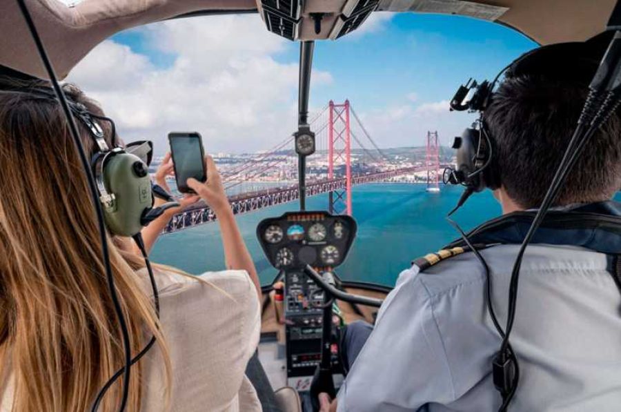 Lisboa: passeio de helicóptero, passeio de barco e passeio a pé