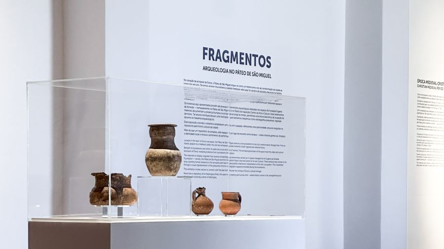 Atividade 'CÁPSULA DO TEMPO' na exposição 'FRAGMENTOS'