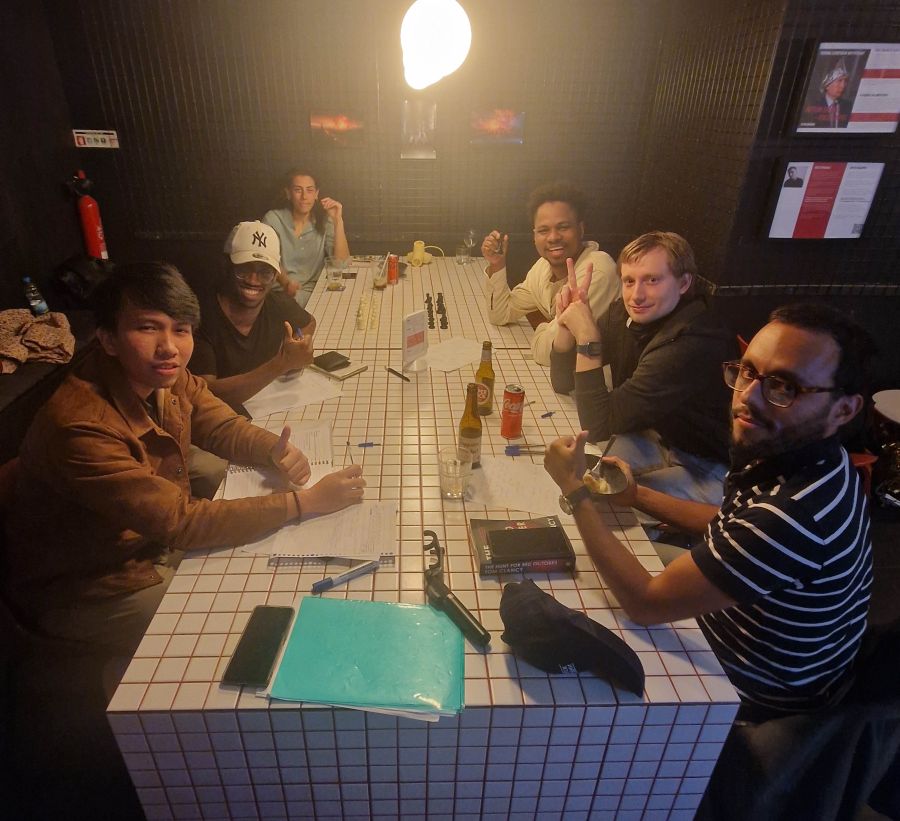 Argulot English-speaking debate club