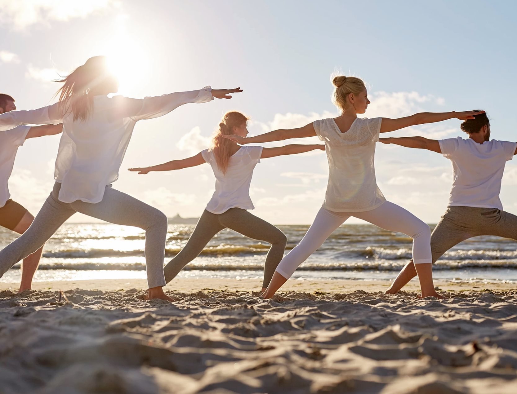 Yoga na Praia ao Pôr do Sol - Viral Agenda