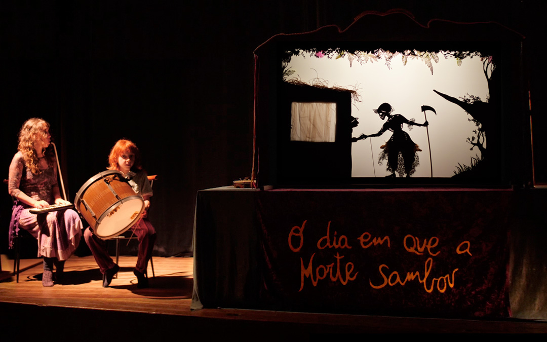 O DIA EM QUE A MORTE SAMBOU - Marionetas de Sombras com Música ao Vivo