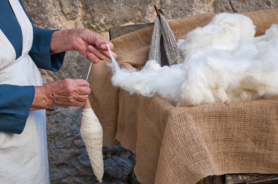 Taller de artesanía con lana merina