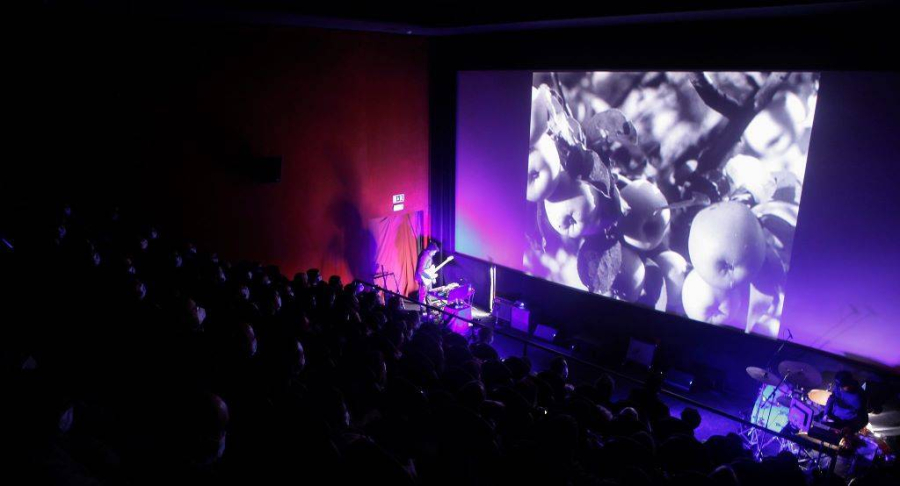 Luz, Câmara, Verão: Cine-concerto “Terra” por MUAY