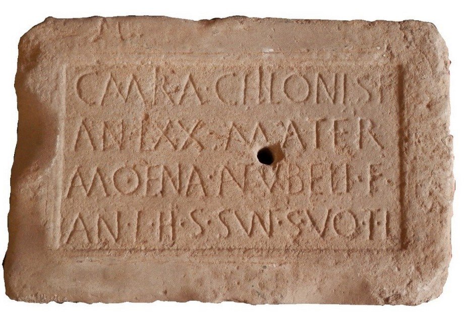 Pieza del Mes: 'Lápida funeraria de dos mujeres romanas'