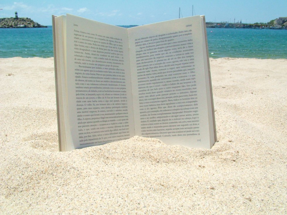 Bibliopraia – “Entre sol e mar, há palavras no ar”