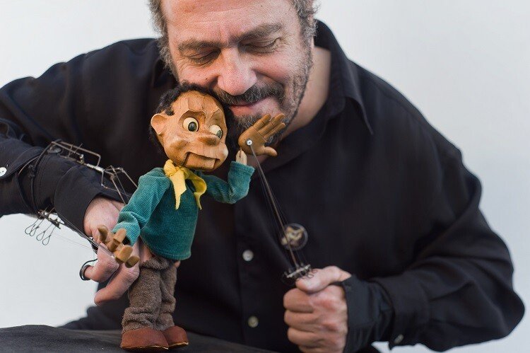 As Minhas Mais … Marionetas por Manuel Dias (Trul), Marionetista/construtor e invetigador em formas animadas