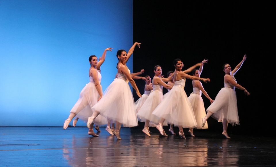 Espetáculo da Escola de Dança Amélia Mendoza