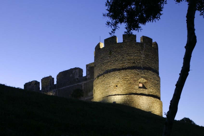 Visita noturna ao Castelo de Torres Vedras