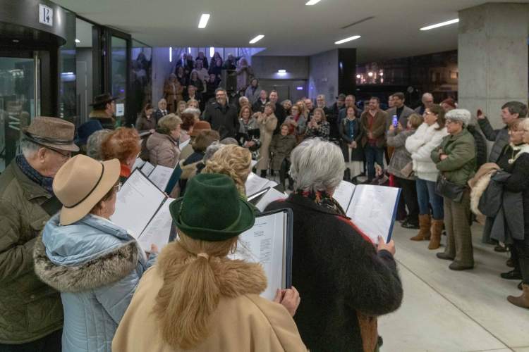 Grupos Corais dão brilho à tradição de cantar as Janeiras