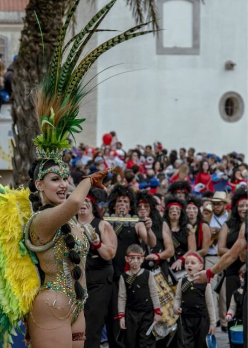 Desfile das  Escolas de Samba e Grupos