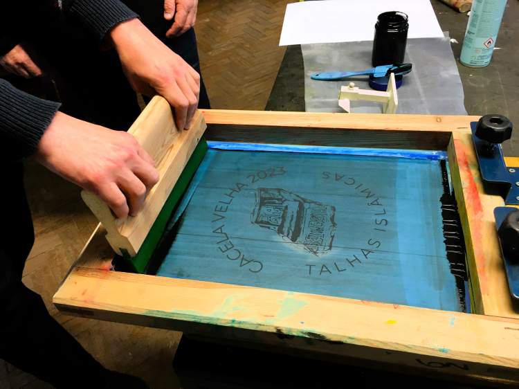 Oficina «Impressão em Serigrafia. Papel e têxtil»