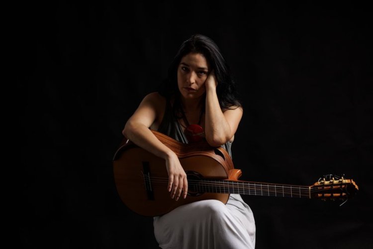 ELODY BOUNY - concerto de Guitarra com a participação de Nani Medeiros na voz