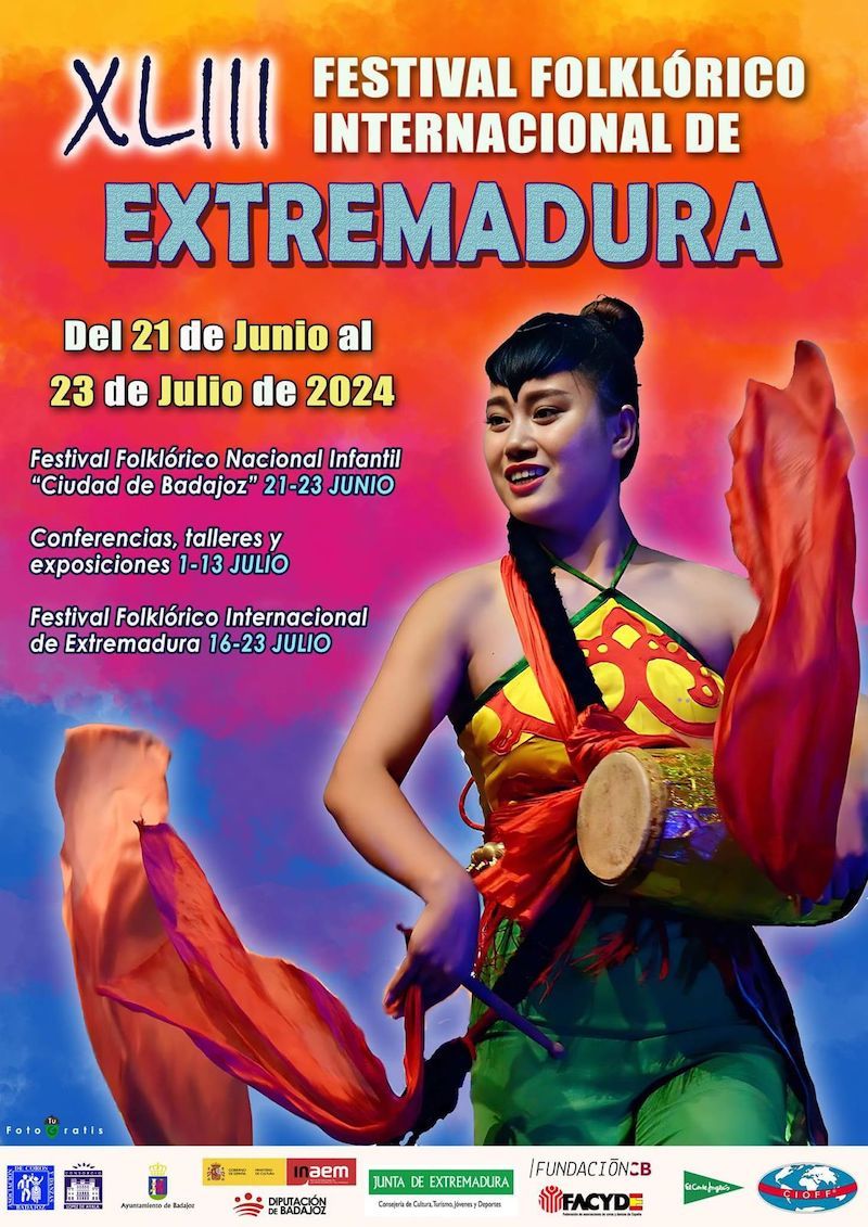 Conferencias, talleres y exposiciones. Festival Folclórico Internacional de Extremadura