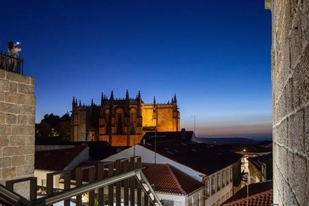 VISITA ENCENADA | VIAGEM AO BURGO MEDIEVAL DA GUARDA orientada pela Associação Hereditas