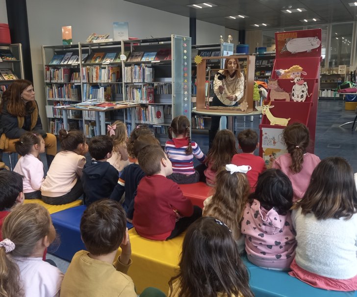 SESSÕES DE LEITURA INFANTIL NA BIBLIOTECA MUNICIPAL