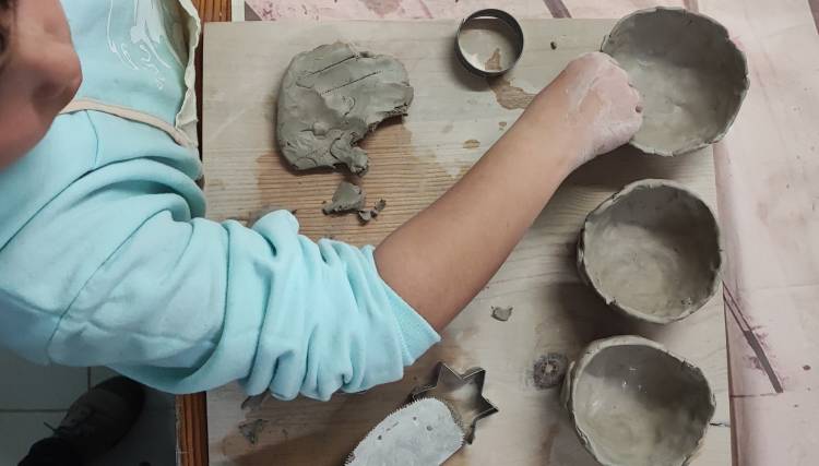 Workshop de Cerâmica 'Mãos no Barro' para crianças