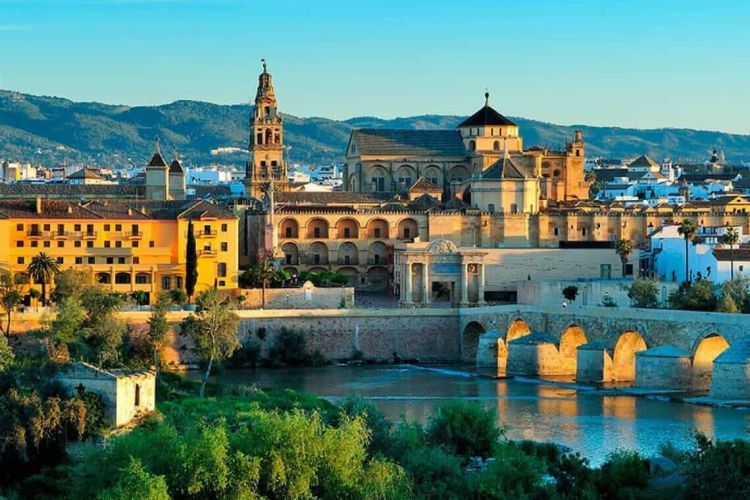 Córdoba, Setenil de Las Bodegas, Caminito del Rey, Ronda, Gibraltar, Grutas São Miguel