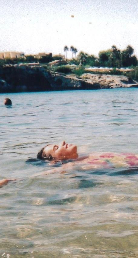 Kaffee Mathews | Mariana Pinho & Stephanie Monica