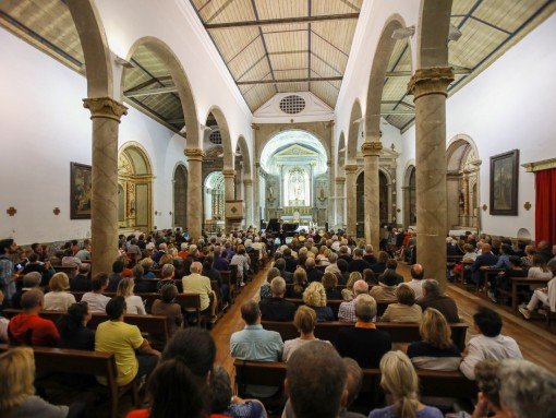 NOITE DE FADOS NA IGREJA