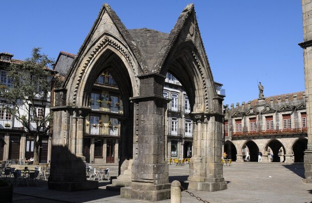 À Descoberta da Praça da Oliveira