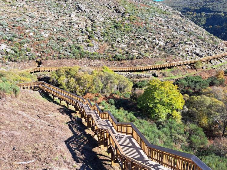 Caminhando nos Passadiços do Mondego e Aldeia Histórica de Sortelha