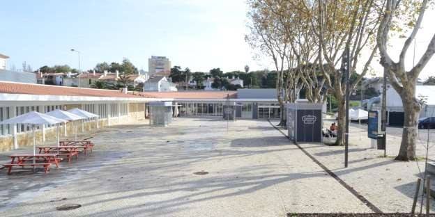 Feira da Bagageira em Carcavelos