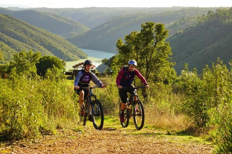 Pedaleando por el pasado: ruta MTB por los Dólmenes de La Campiña